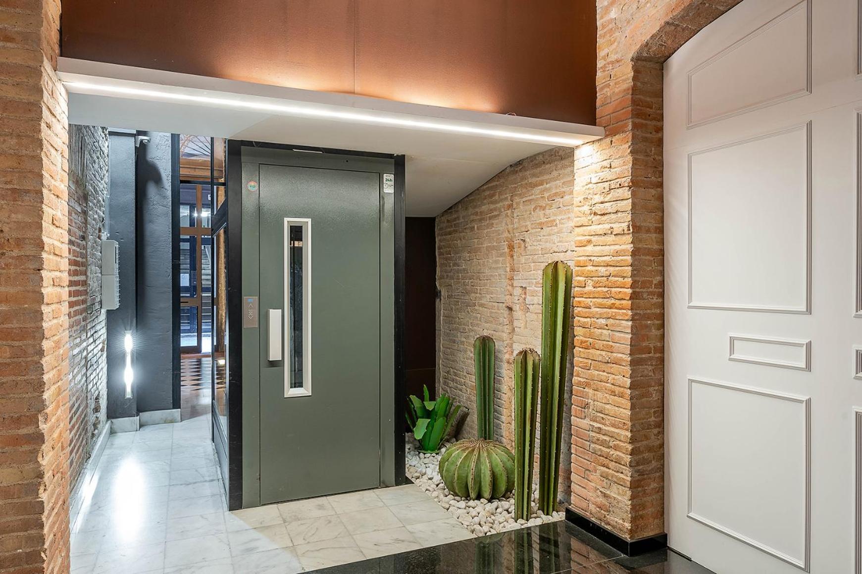 Enjoybcn Colon Apartments Barcelona Exterior photo